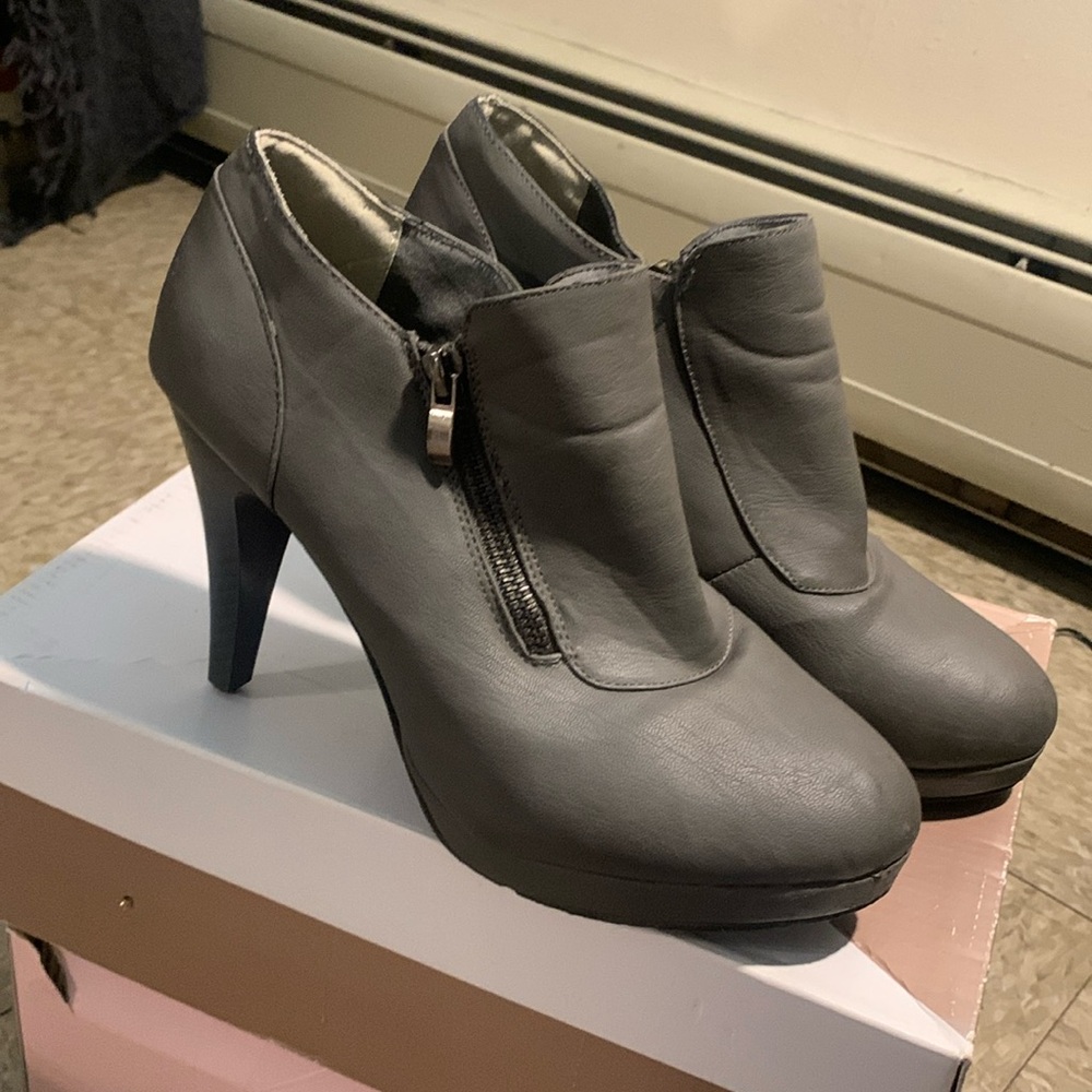 Size 8 Discovery Heels